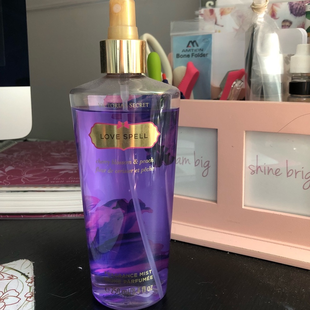 VS “Love Spell” fragrance mist